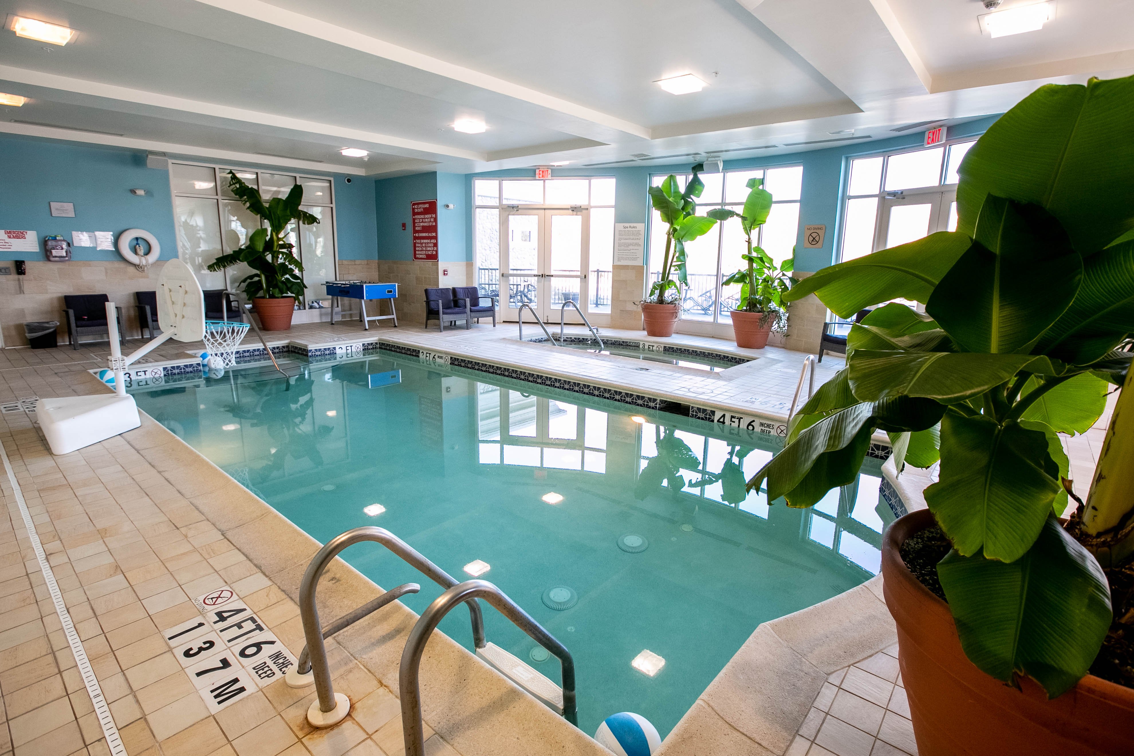 Holiday Inn Manahawkin/Long Beach Island 37/73