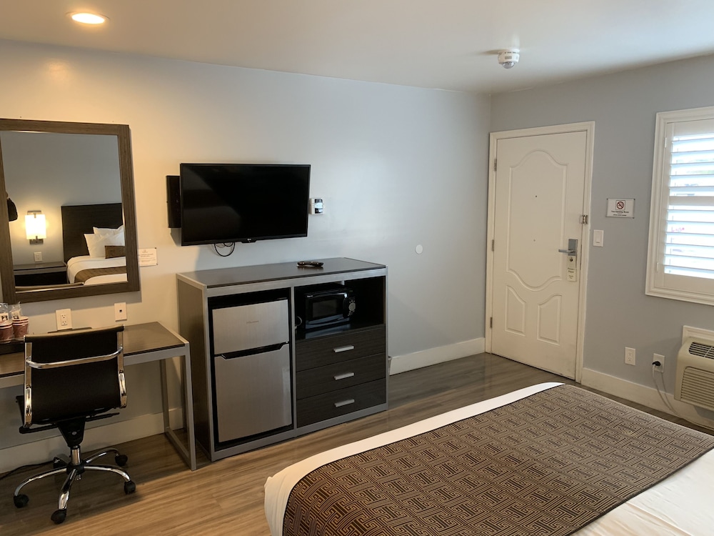 Pacific Inn Monterey 29/49