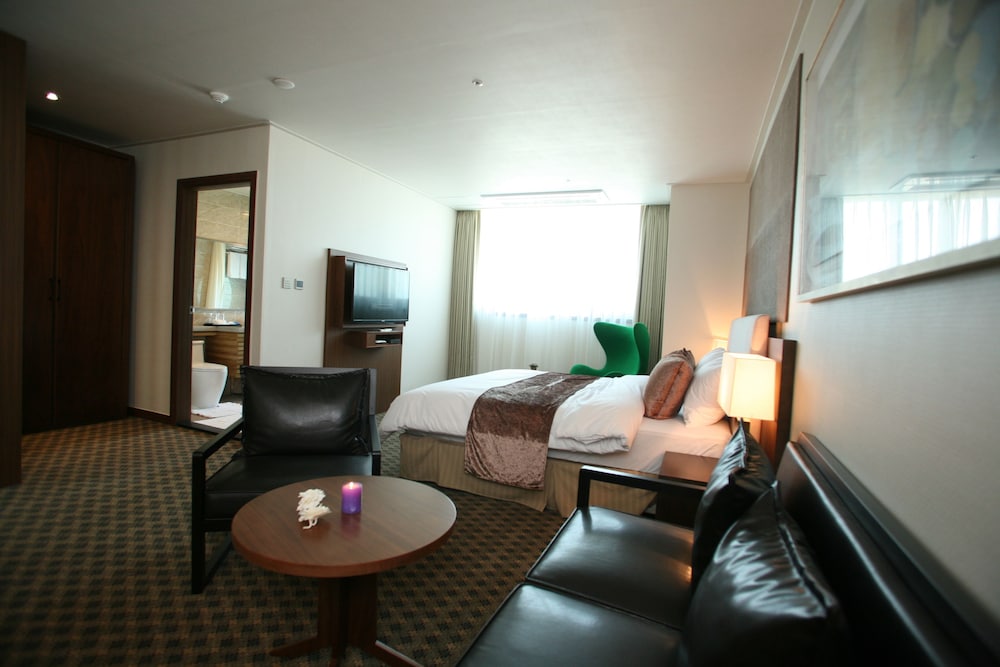 Hyunjin Tourist Hotel 48/72