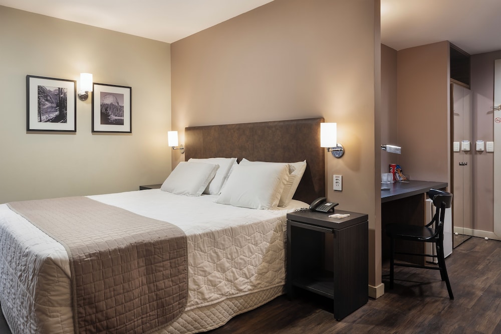 DELUXE, MULTIPLE BEDS, CITY VIEW