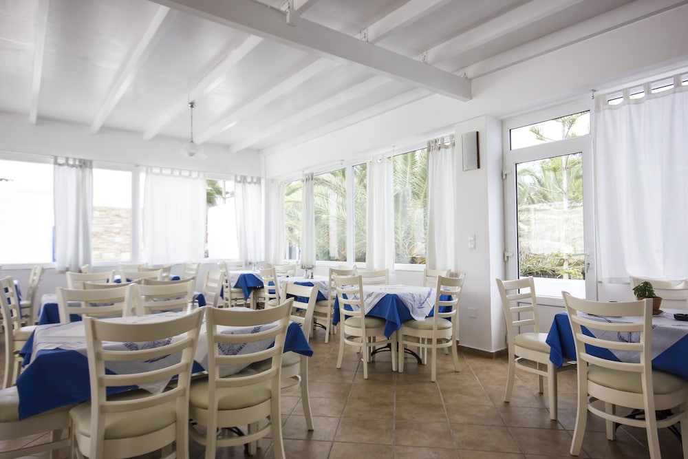 Naxos Holidays 50/64
