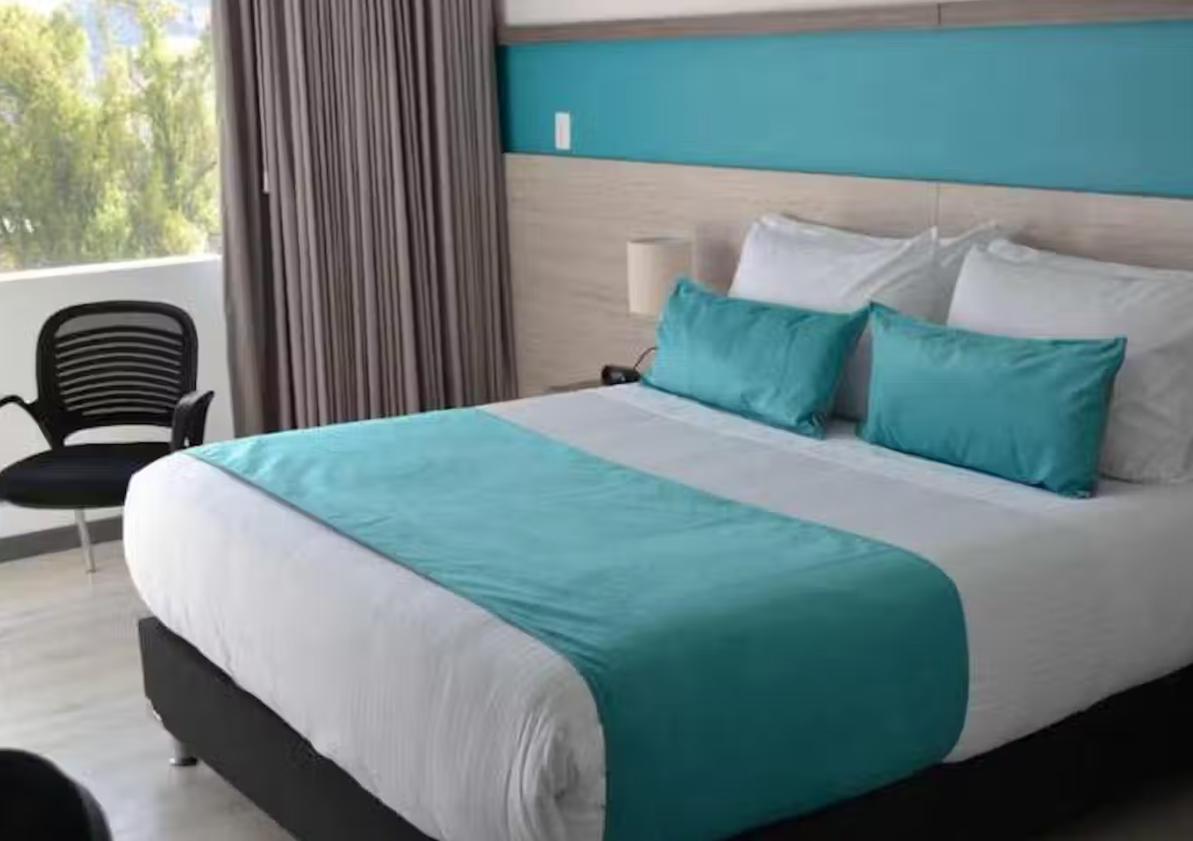 Standard, Queen Bed
