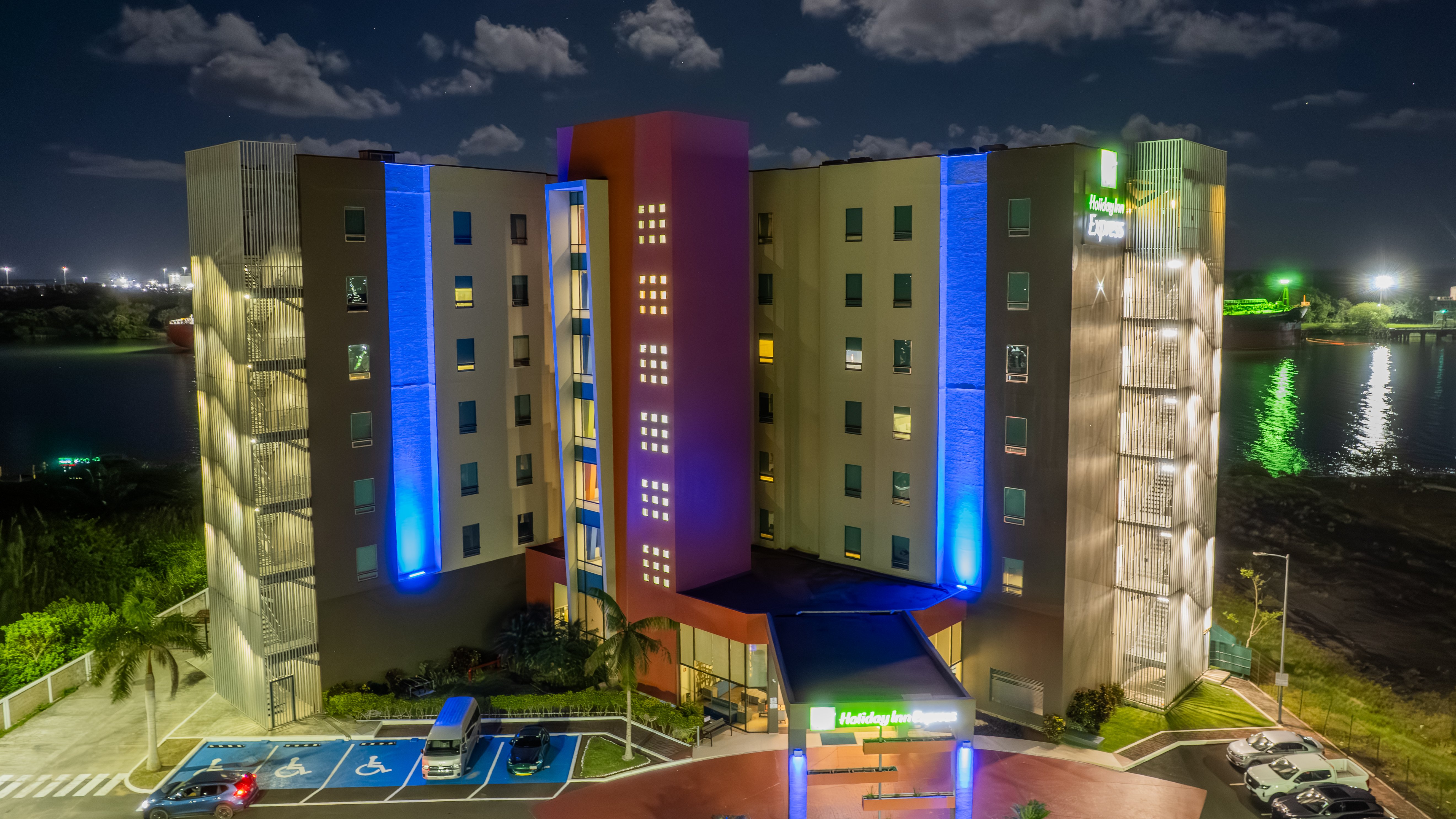Holiday Inn Express Tuxpan 4/78