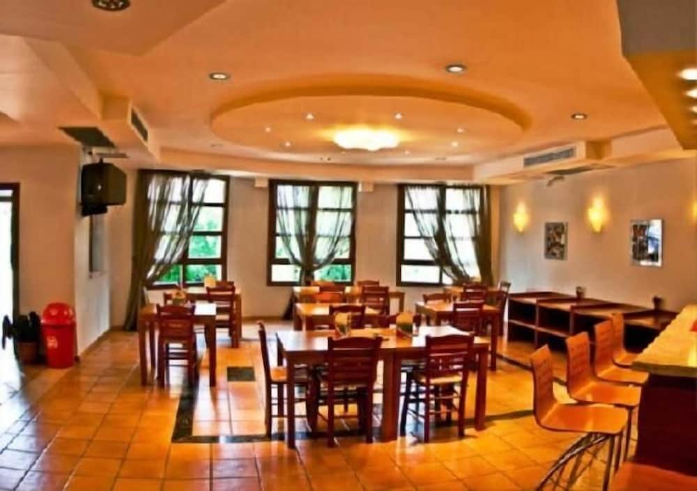 Gi Ga Mar Hotel 14/28