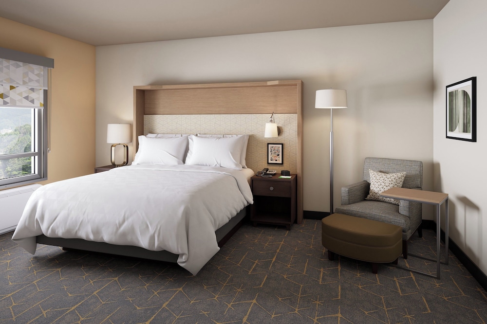 Room at Holiday Inn & Suites Barstow, BARSTOW - CA