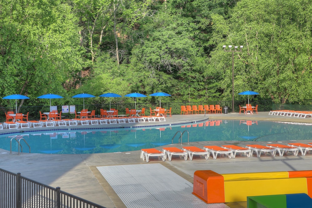 Country Cascades Waterpark Resort 36/68