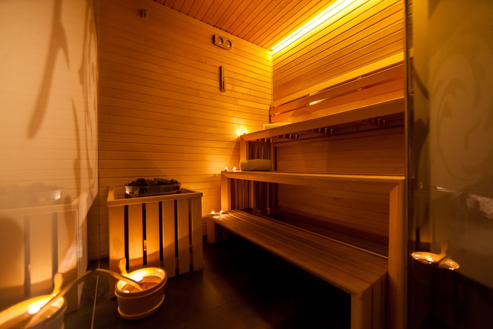 QUEEN BOUTIQUE HOTEL 33/62