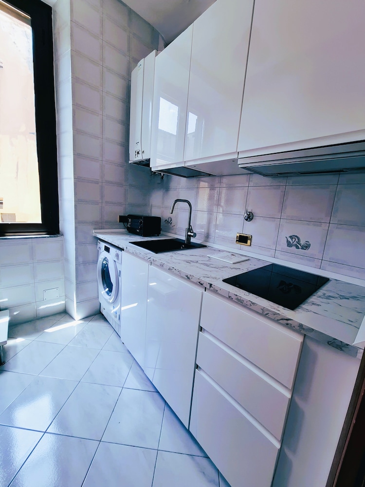 Rhome Sweet Rhome Suite 36/40