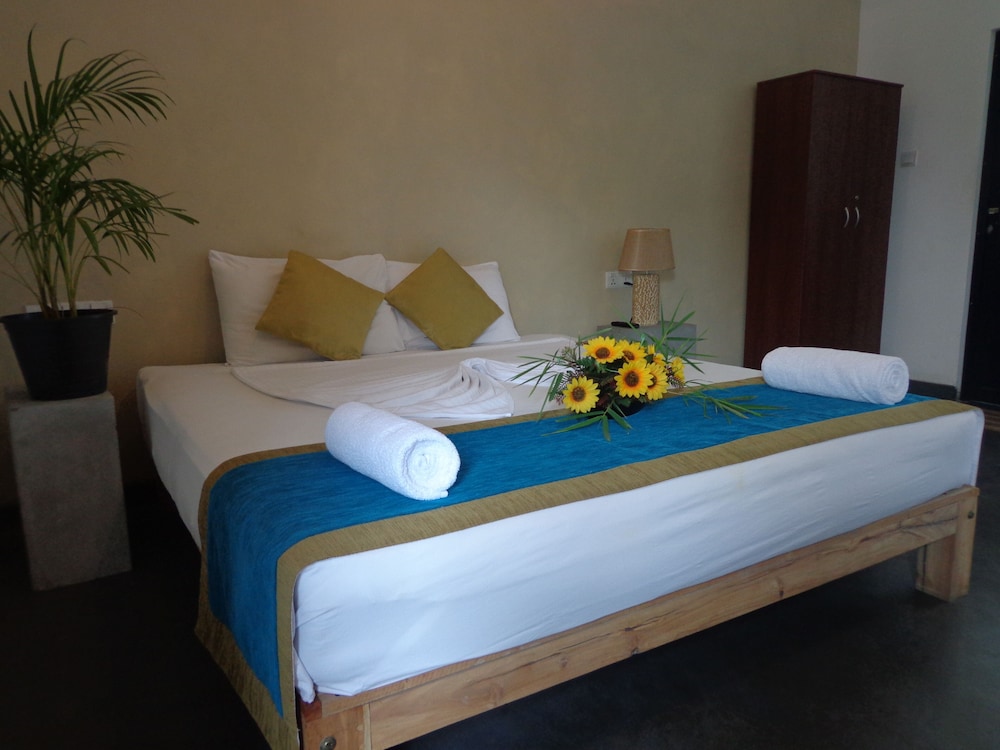 Hotel Star White Negombo 11/50
