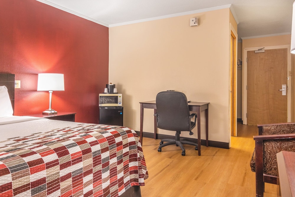 Red Roof Inn Ashtabula Austinburg 16/32