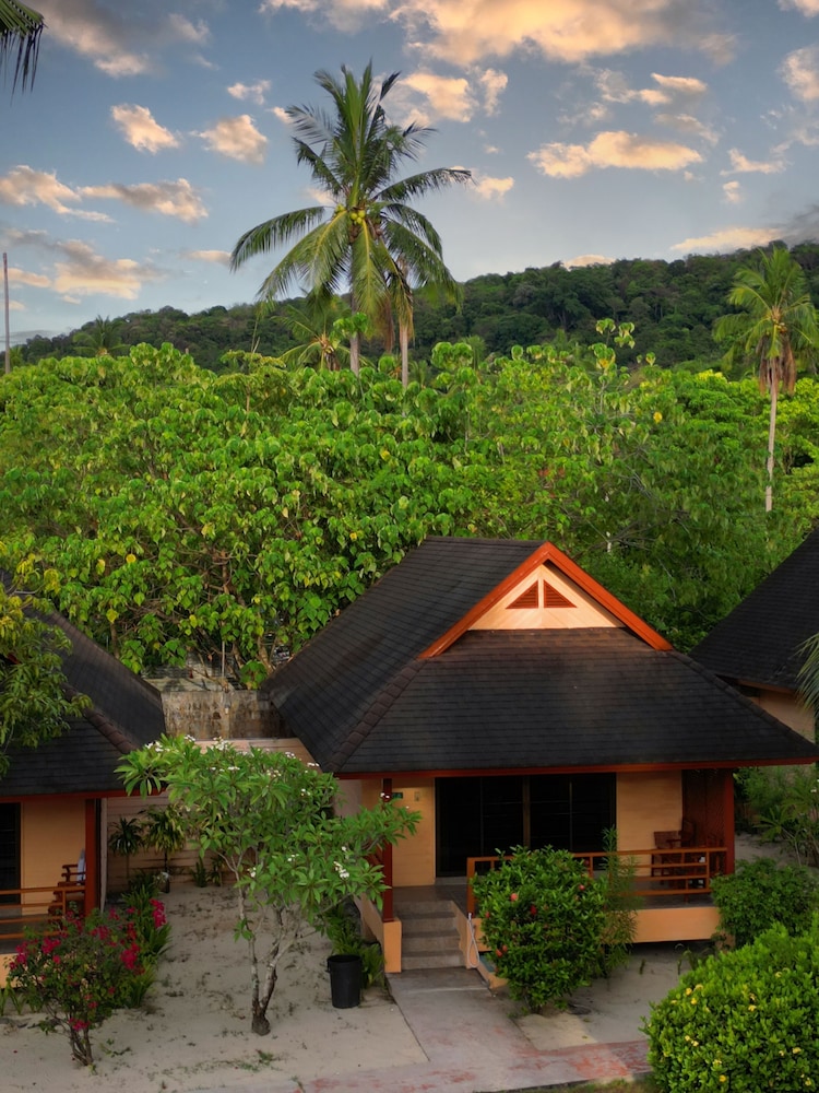 Cruiser Island Resort by Swiss-Belhotel 89/95
