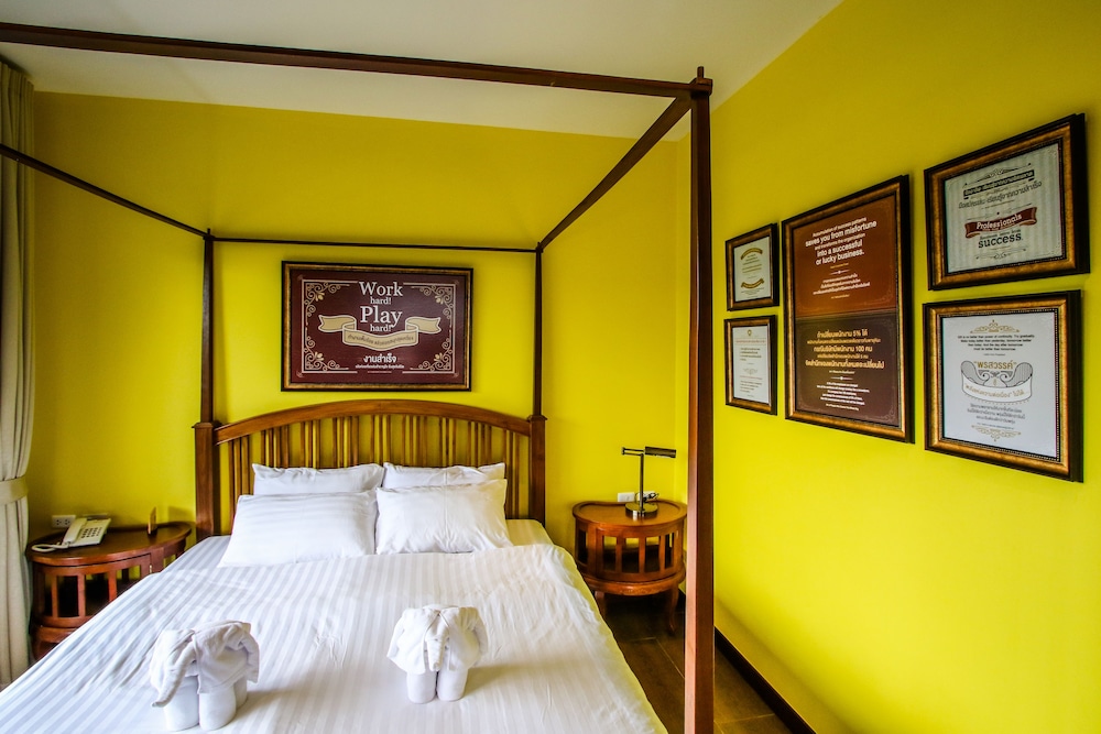 TREE, SUITE, PANORAMIC VIEW