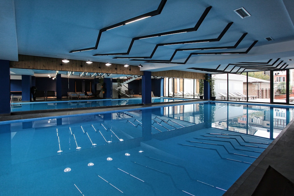 L M Club Hotel, Tbilisi 50/51