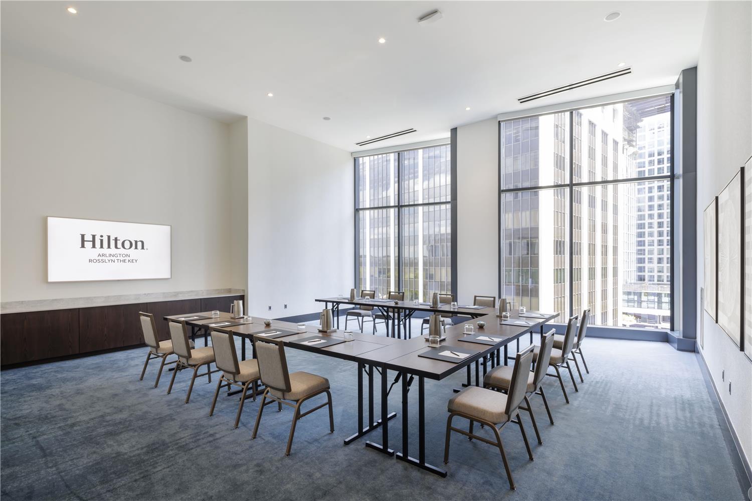 Hilton Arlington Rosslyn The Key 49/57
