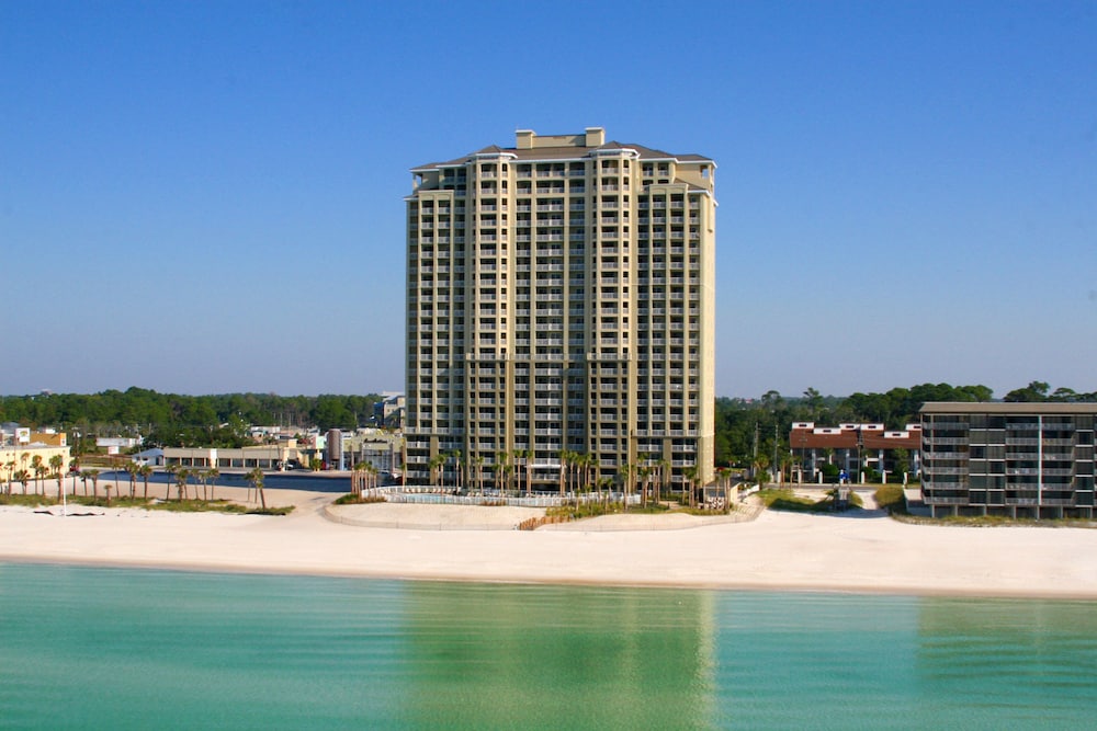 Grand Panama Beach Resort by Emerald View Resorts 10/77