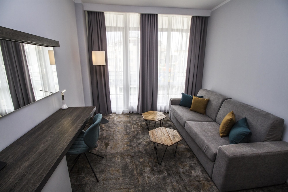 Best Western Plus Premium Inn 35/57