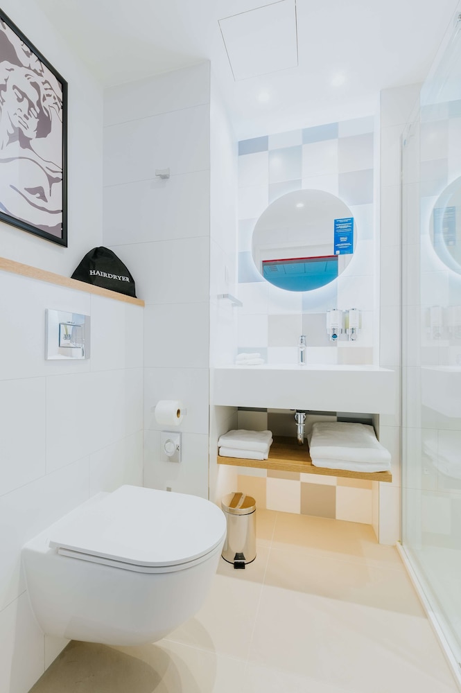 Hampton by Hilton Warsaw Reduta 10/72