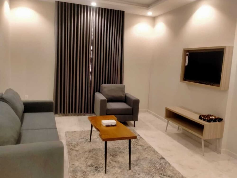 Holiday Plus Mishrifah Apartments 22/36
