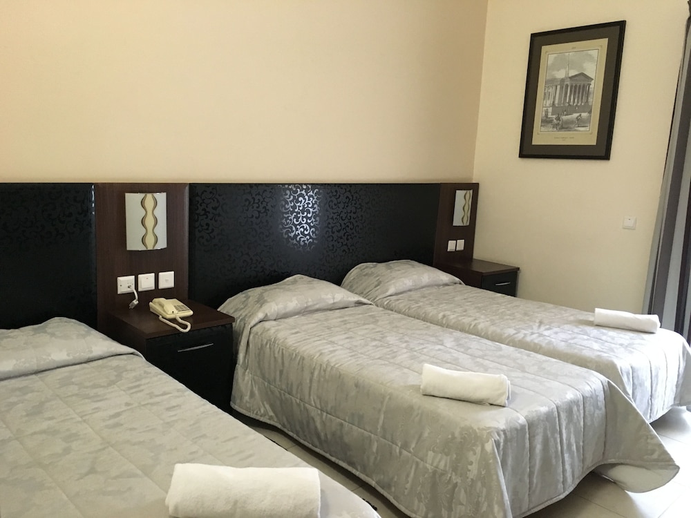 Grand Harbour Hotel 9/45