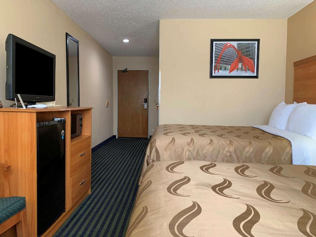 Efficiency, 2 Double Beds