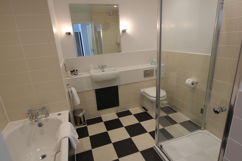 Yarrow Hotel 52/53