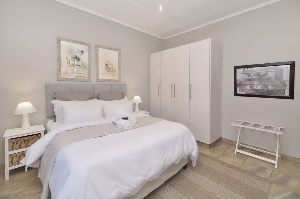 Land's Edge Struisbaai 13/33