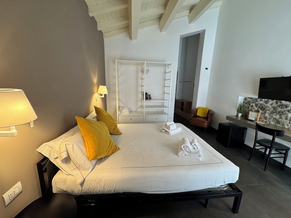 Tale Restaurant & Suite 28/75