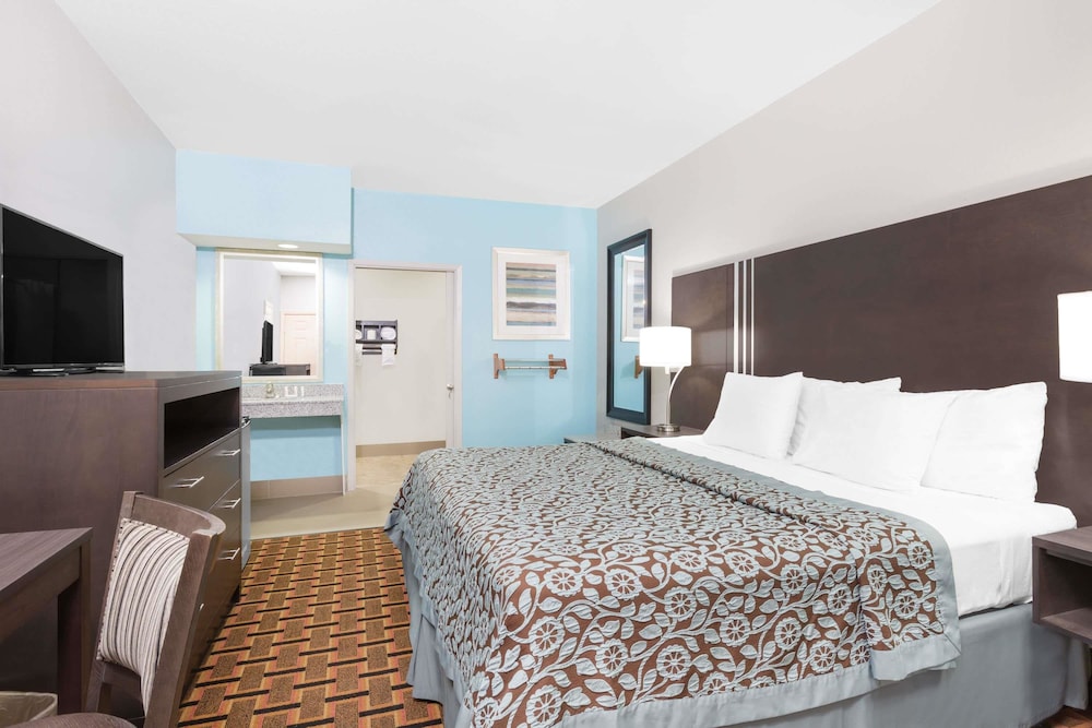 Days Inn & Suites by Wyndham Madisonville 14/35