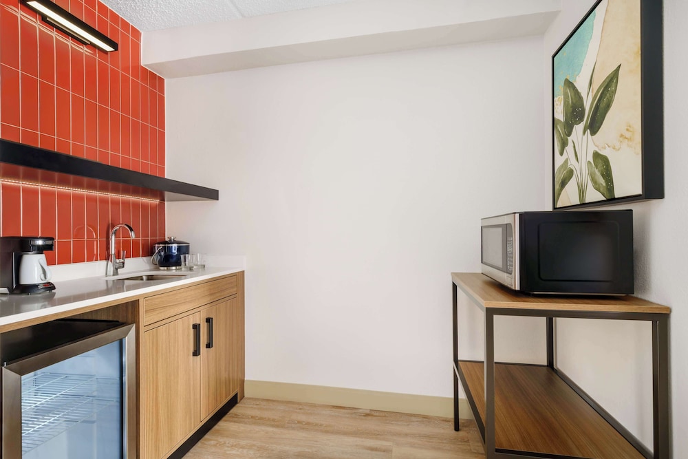 Hyatt Place Across from Universal Orlando Resort 7/60