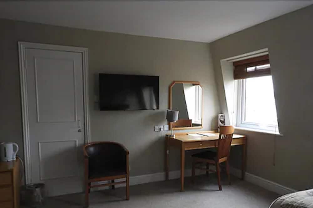 Red Lion Hotel 29/35