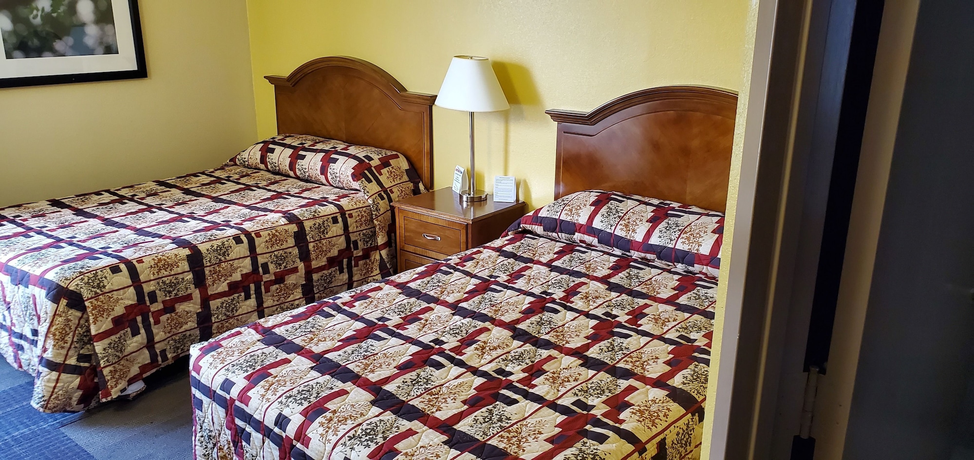 STANDARD, 2 DOUBLE BEDS