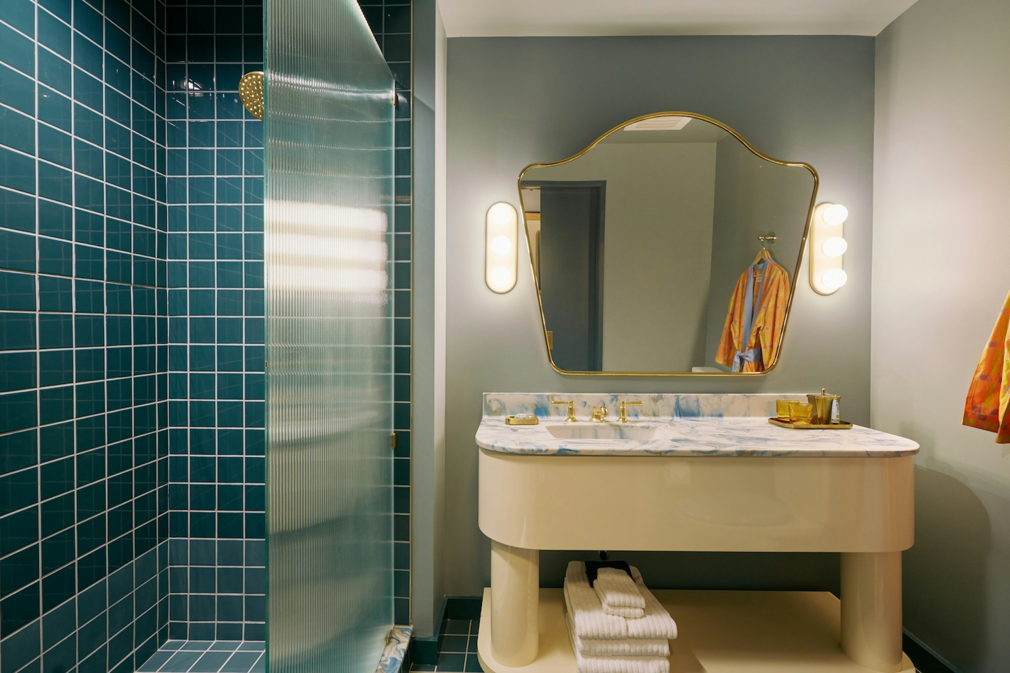 Hotel Genevieve 48/50