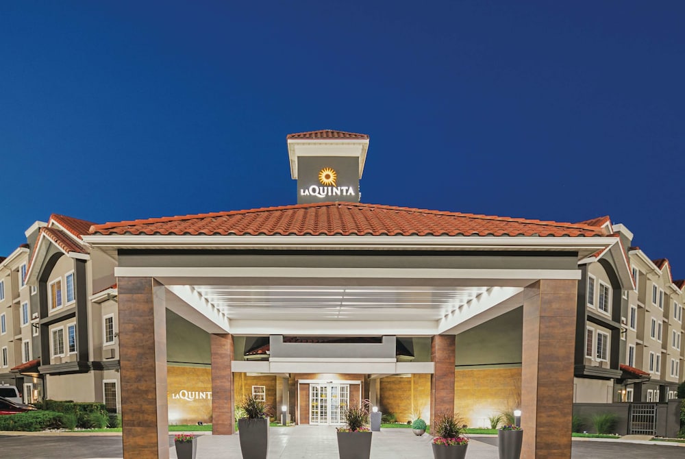 La Quinta Inn & Suites by Wyndham Fort Worth North 3/45