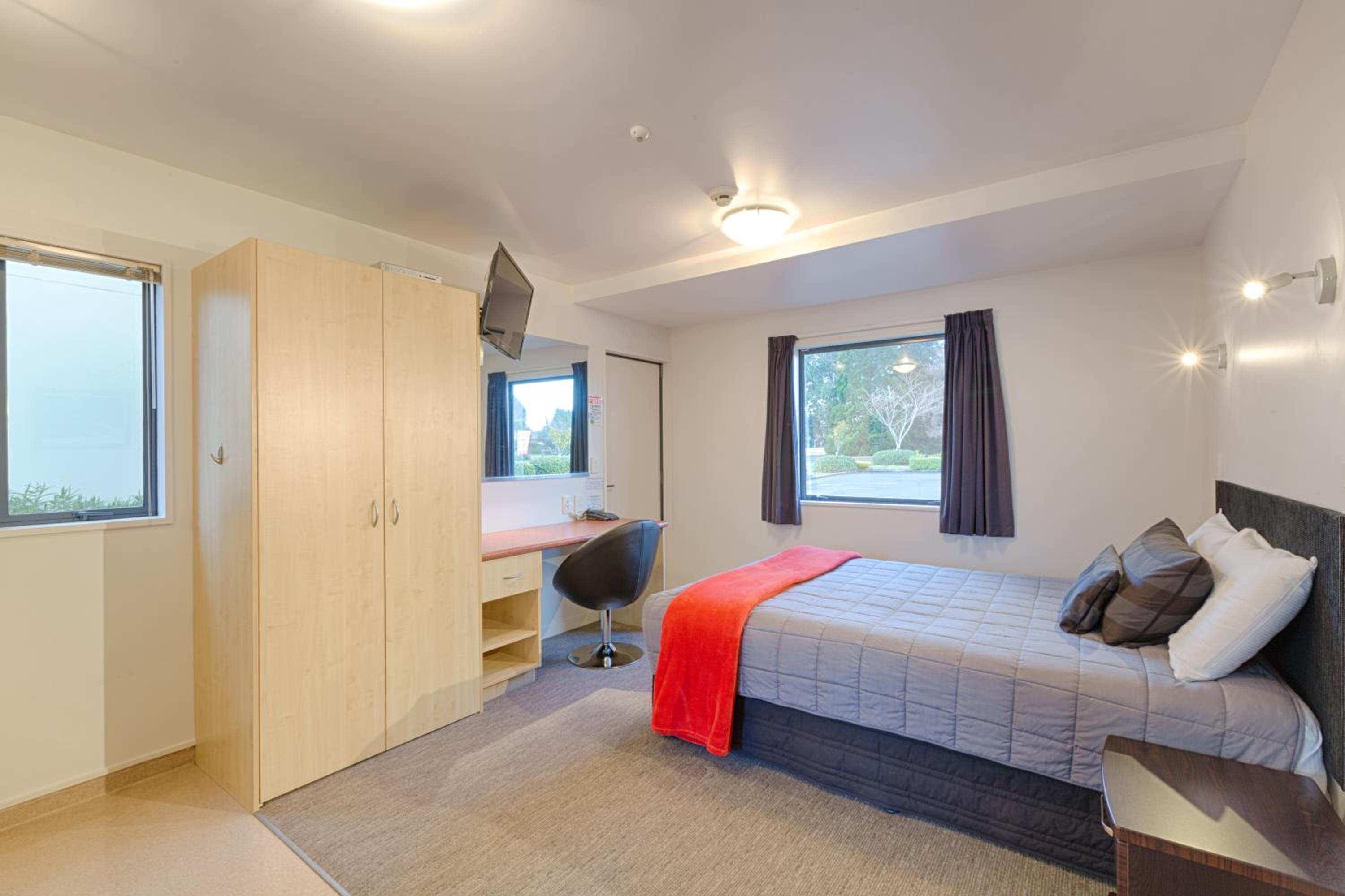 Superior, Studio, Queen Bed, Hot Tub