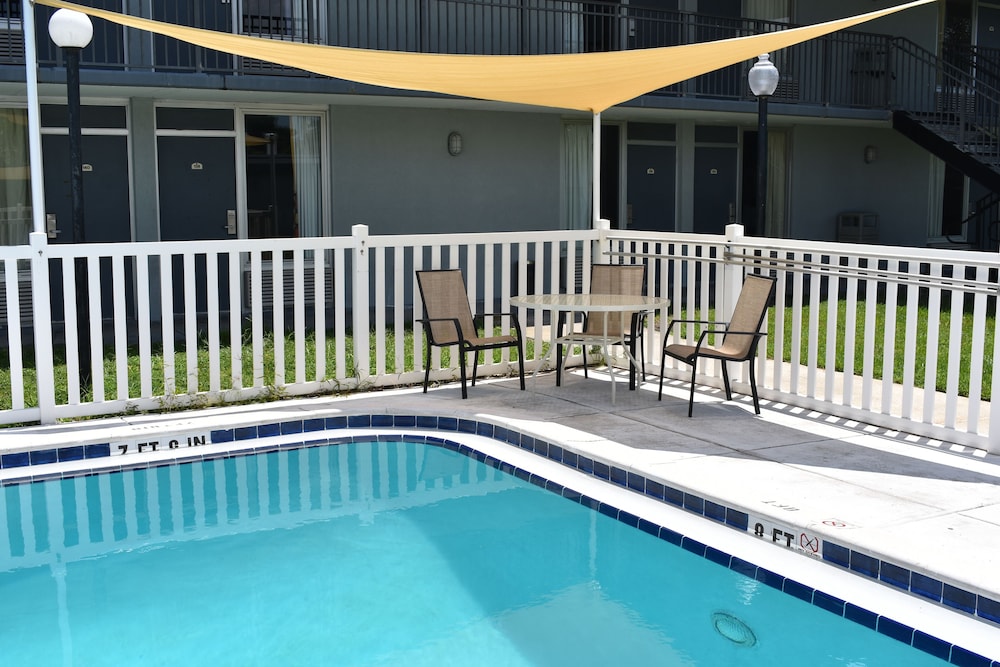 Super 8 by Wyndham Ocala I-75 45/56