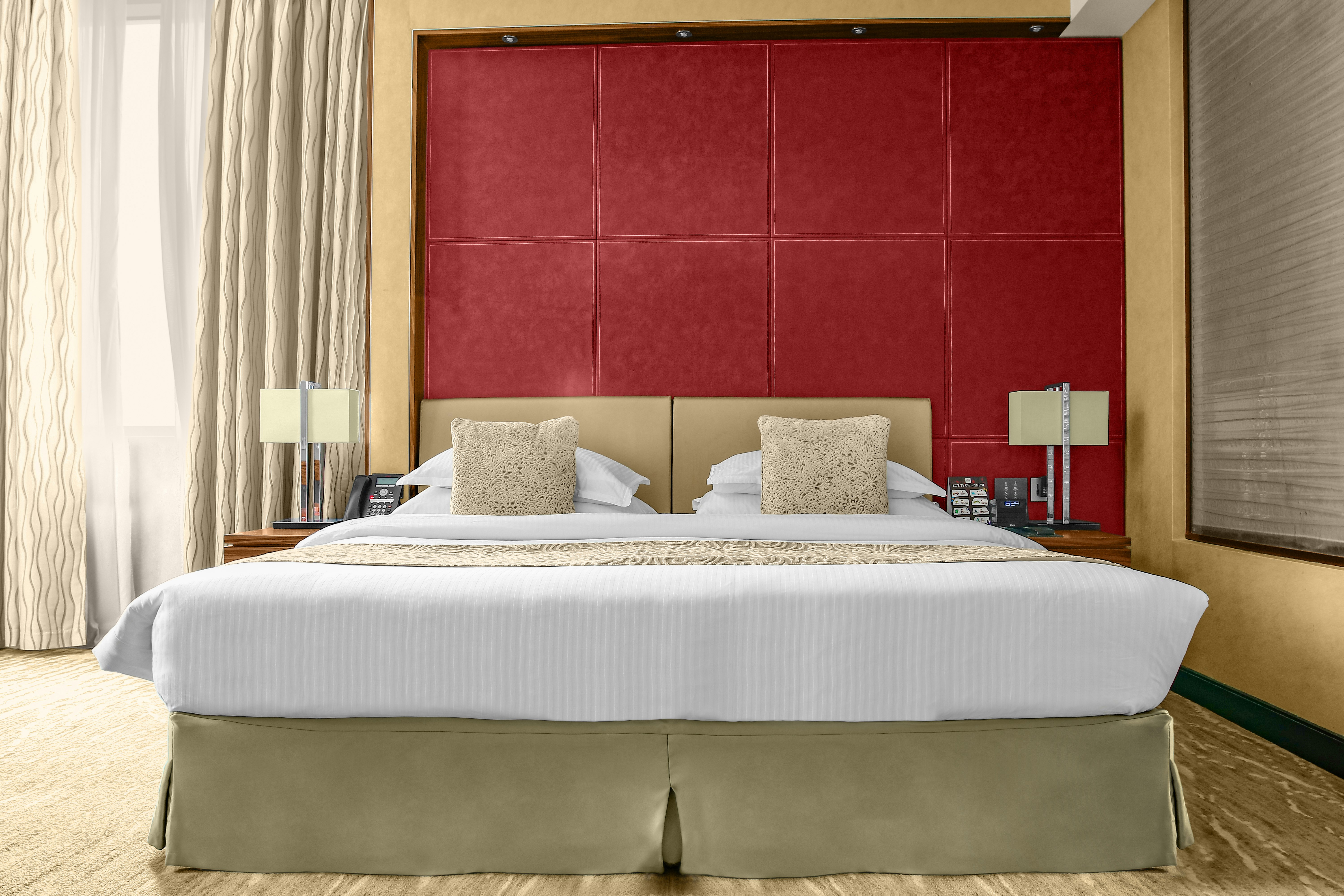 CLUB, KING BED