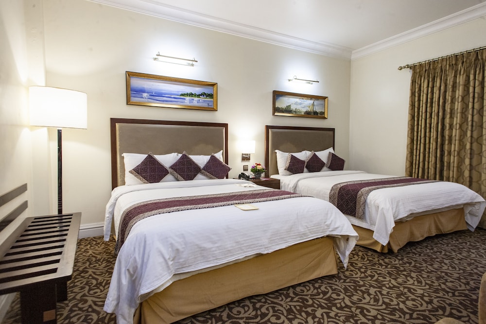 Royal Park Residence Hotel 28/75