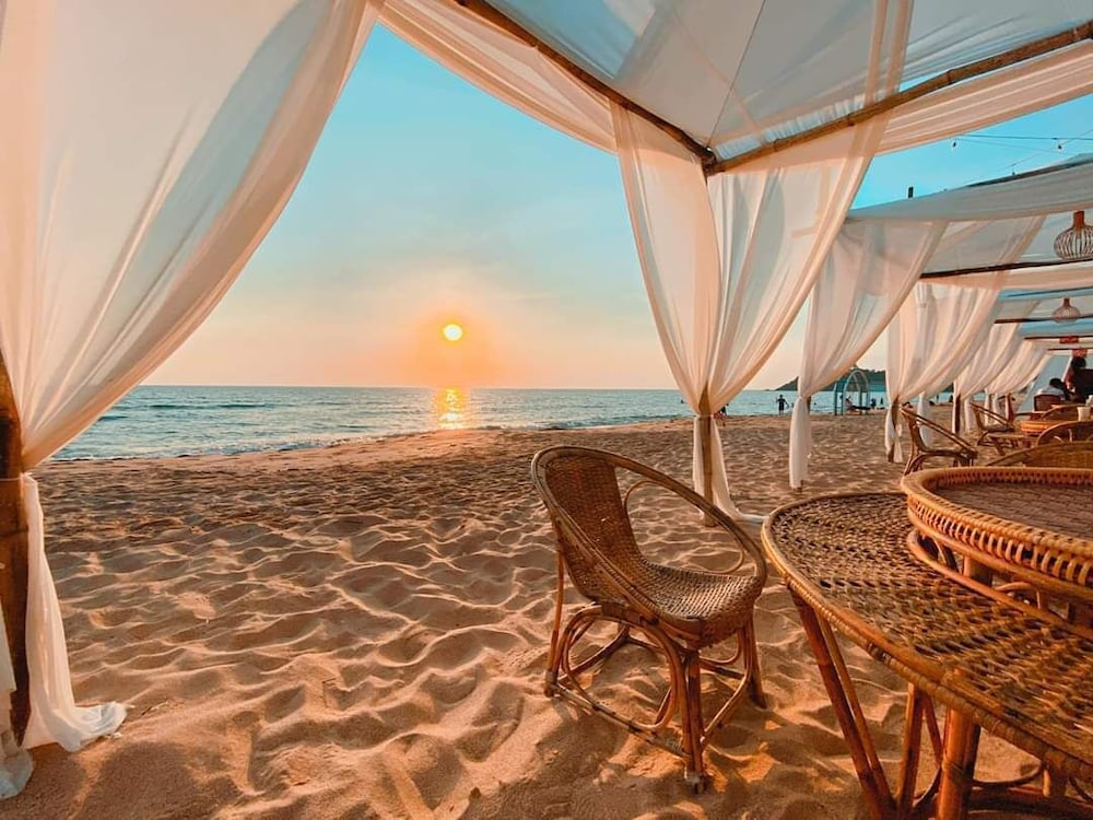Saint Tropez Beach Resort Hotel 66/74
