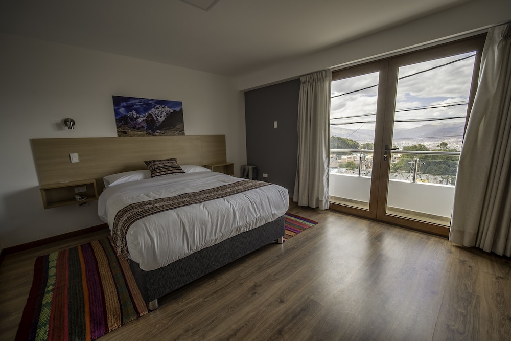 DELUXE, DOUBLE BED