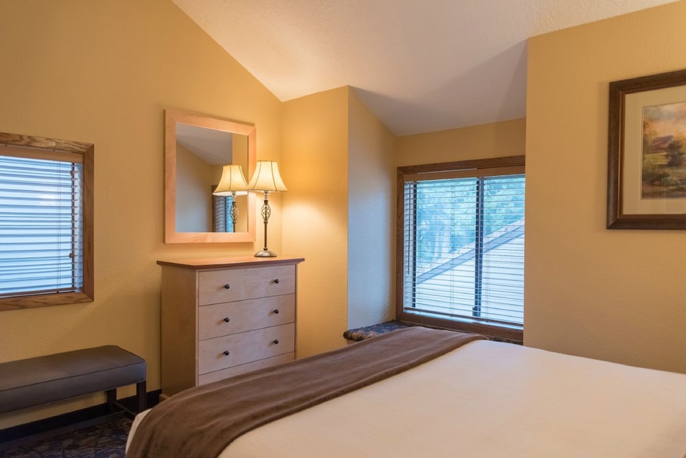 Whispering Woods Resort 18/65