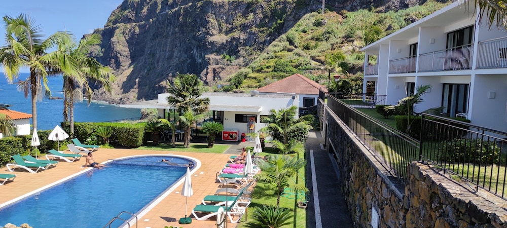 CASA DA CAPELINHA 62/66