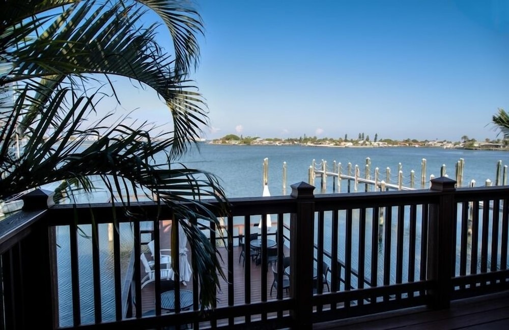 Pasa Tiempo Waterfront Resort 33/45