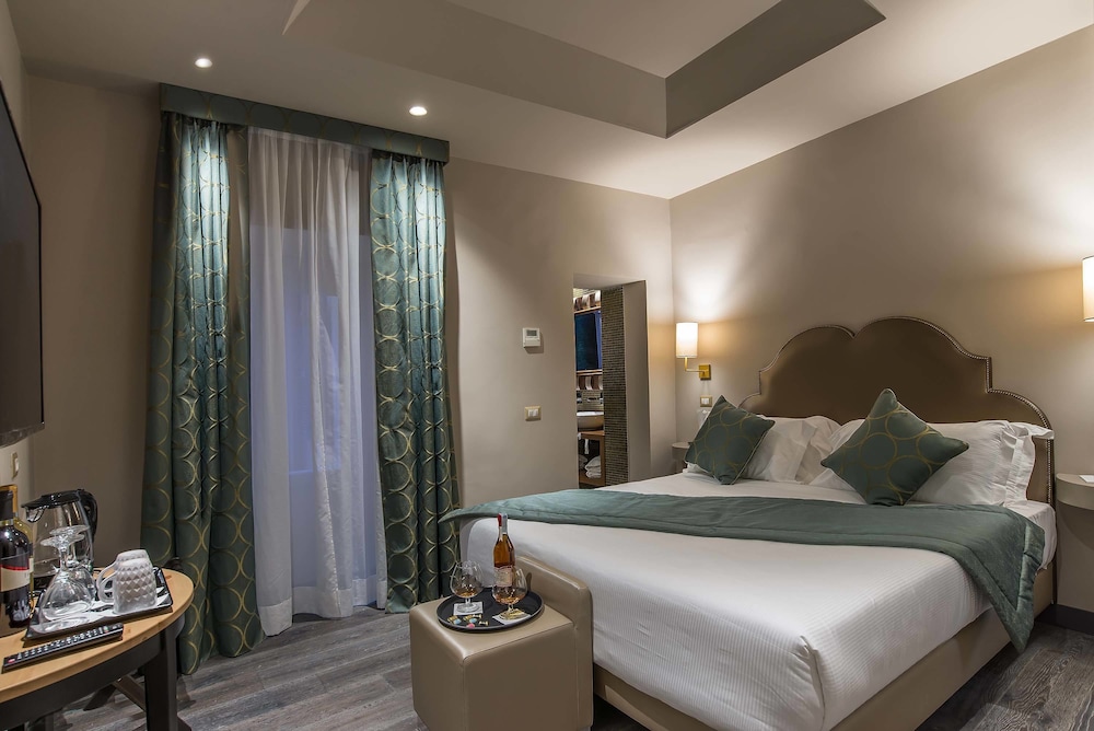 LUXURY, SUITE, KING BED