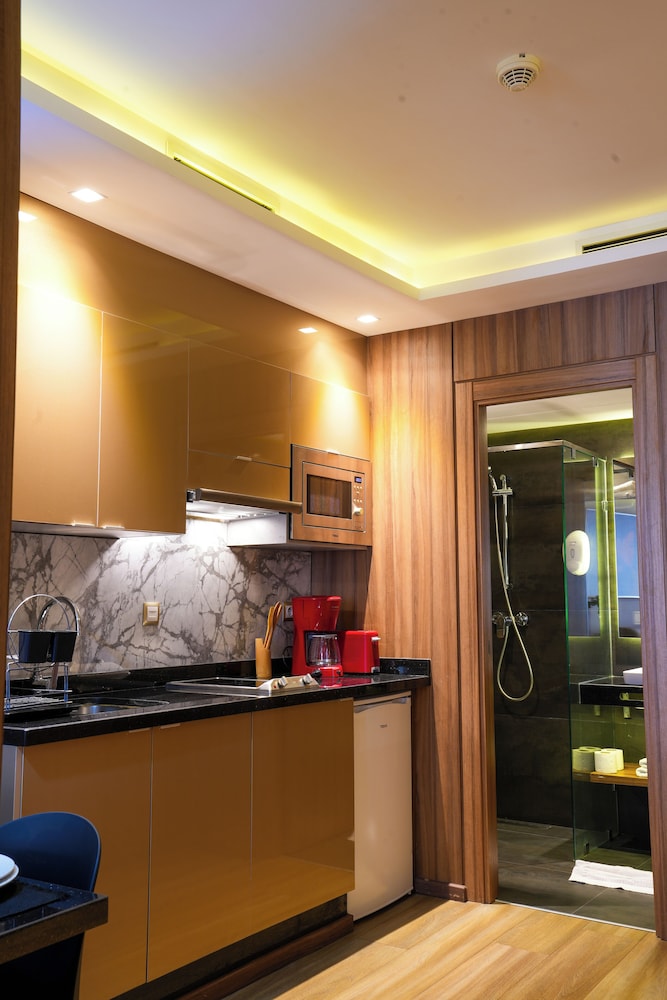 First Suites Hotel 7/35