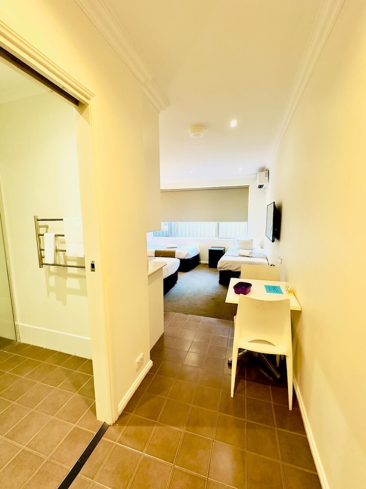 MERIVALE MOTEL 15/29