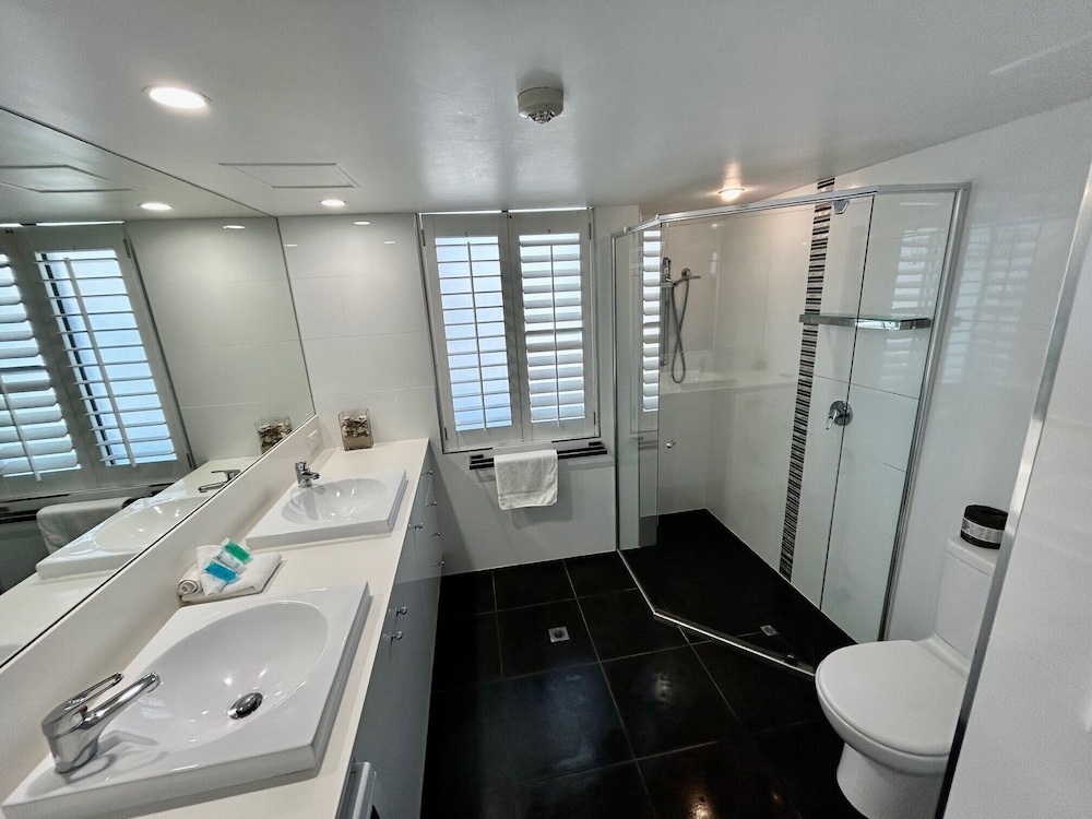Pacific Resort Broadbeach 77/77