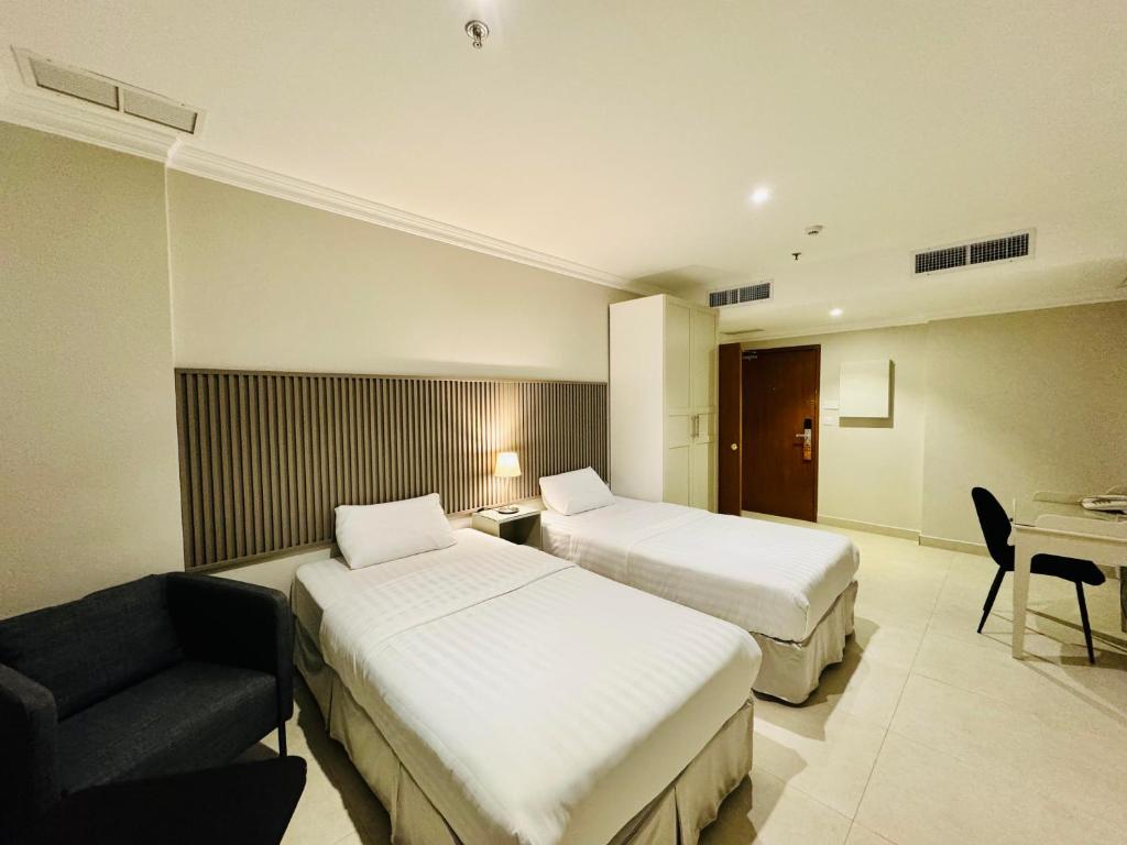 Times Square Suite 6/34