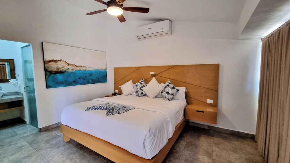 Renovated, Superior, King Bed، Buena Vista Oceanfront & Hot Springs Resort 5/8