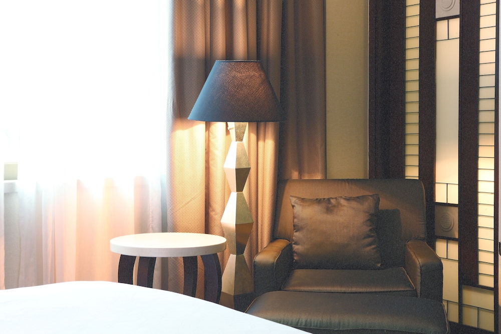 Dong Fang Hotel 44/74