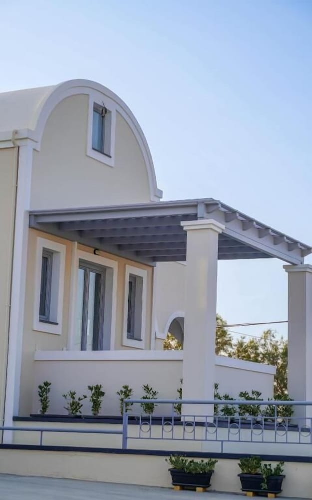 The Noverian Bios Caldera, Sunset Suites in SANTORINI